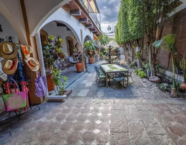 Las Mariposas Hotel & Studios