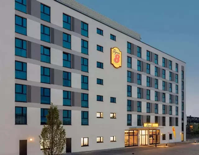 Super 8 by Wyndham Oberhausen am Centro