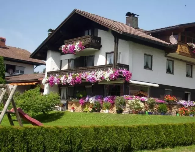 "Haus Enzian" - Annehmlichkeiten von 4-Sterne Familien-und Wellnesshotel Viktoria können mitgenutzt werden