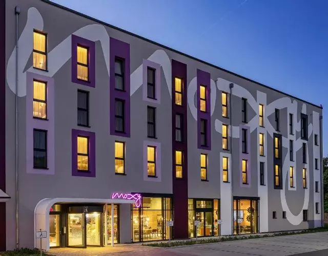 Moxy Simmern