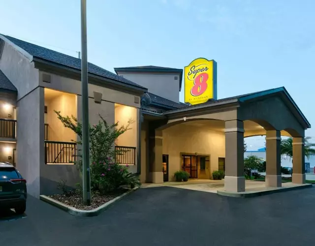 Super 8 by Wyndham Diberville Biloxi Area