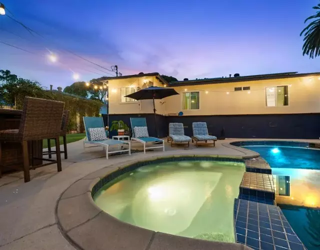 Cozy Room with Hot Tub, Pool, Sauna & Gym Near Beach