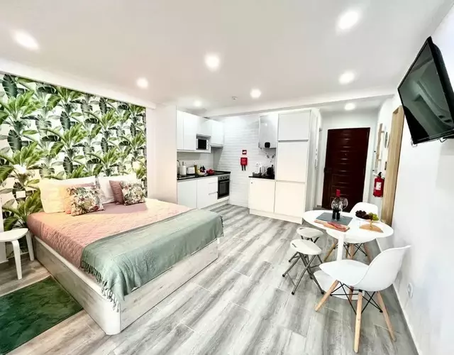 New-Romantic studio near the beach!