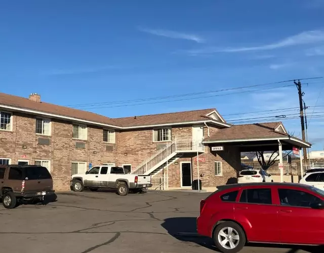 Ameri-Stay Inn & Suites