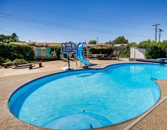 Pool and Hot Tub Access Luxury Roy Oasis!