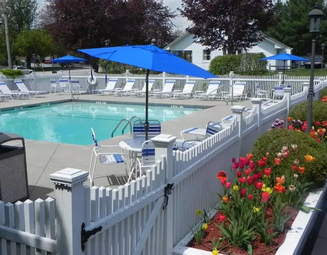 Elmwood Resort Hotel