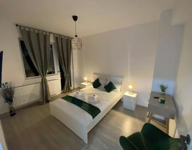 Elite escape in the couple