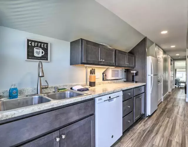 Old Orchard Beach Apartment - Quick Walk to Beach!