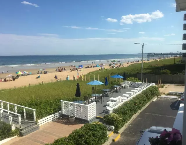 Sandpiper Beachfront Motel