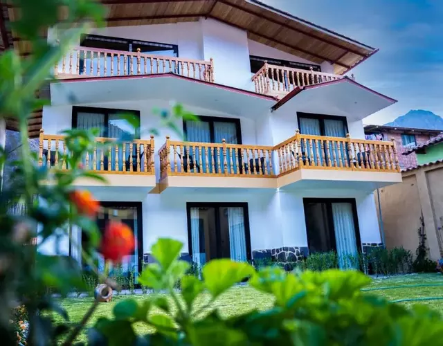 Tikawasi ollanta 2 incluye transporte o recojo a la estacion de tren