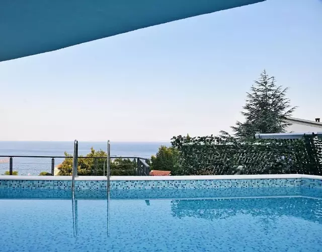 Apartments in Villa Ziza, rooftop swimming pool