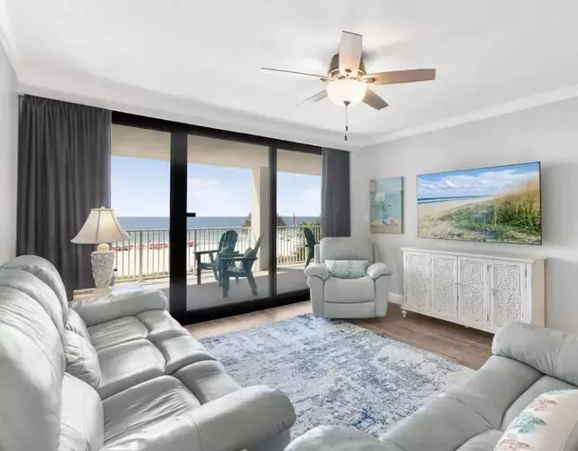 Windward Pointe 303 ideally located on 3rd floor