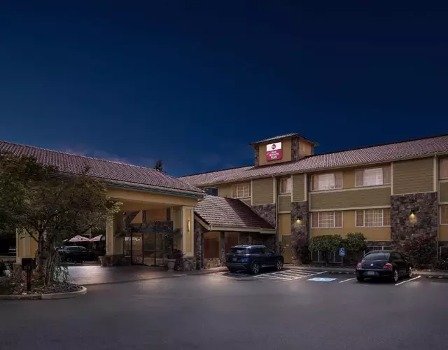 Best Western Plus Parkway Inn