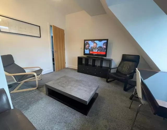 2 Bedroom 2 bathroom Apartment 8 including free parking