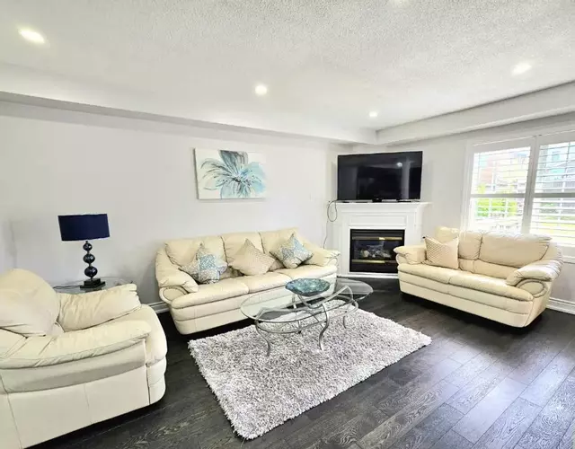 Beautiful 3 bedroom Entire detached home