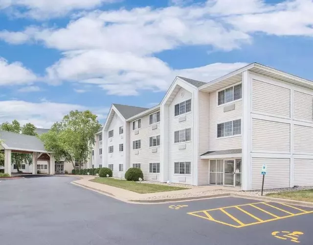 Cobblestone Suites - Oshkosh