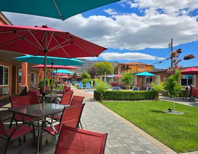 Sahara Courtyard Inn & Suites Osoyoos