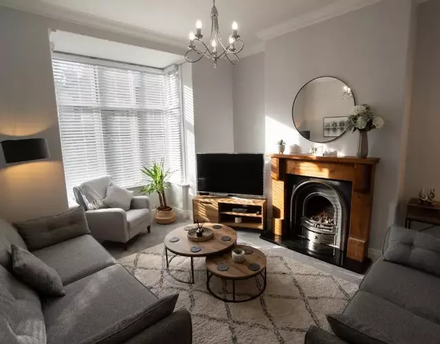 4 Bed End Terrace - sleeps 7