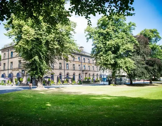 White Hart Hotel & Apartments