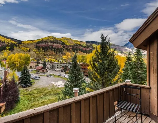 Centrally Located in Town, This 2 Bed and 2 Bath Manitou is a Must See