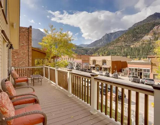On Main Street Ouray Getaway with Mountain Views!
