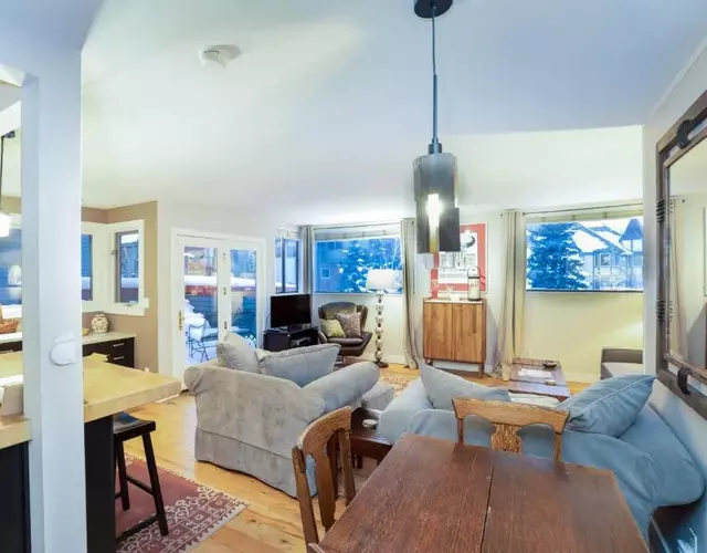 Renovated condo close to lift 7 and the grocery store