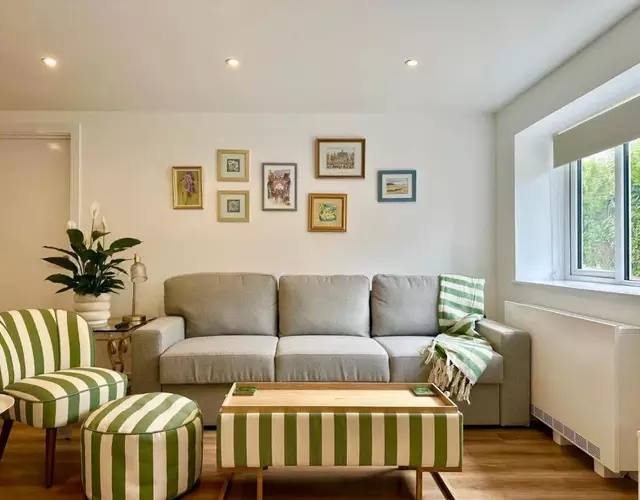 Delightful 2 bed detached bungalow Cotswolds edge