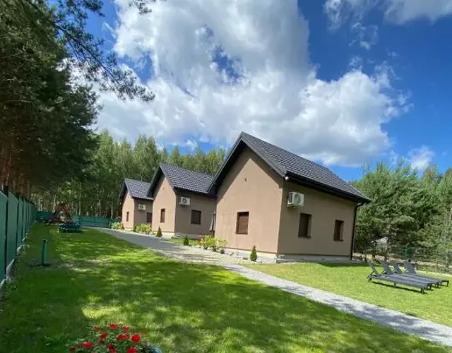 Domki w Gorzewie niedaleko jeziora Białe