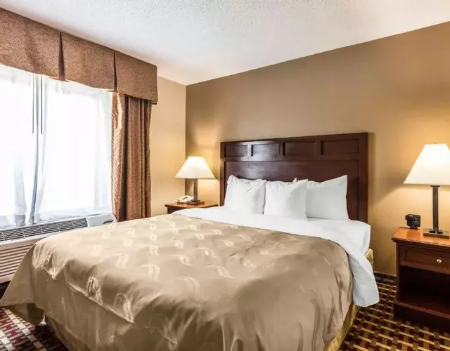 Quality Suites Paducah I-24
