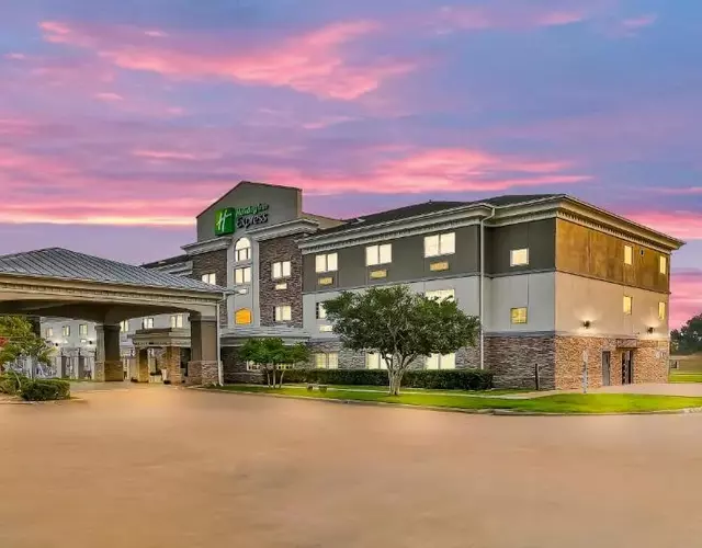 Holiday Inn Express Palestine by IHG