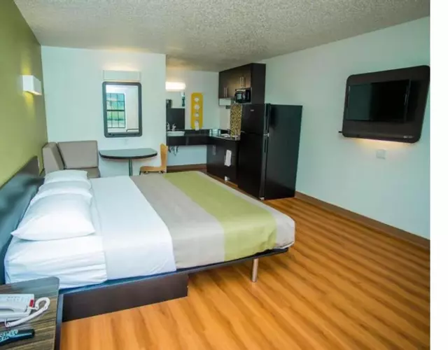 Motel 6-Palestine, TX