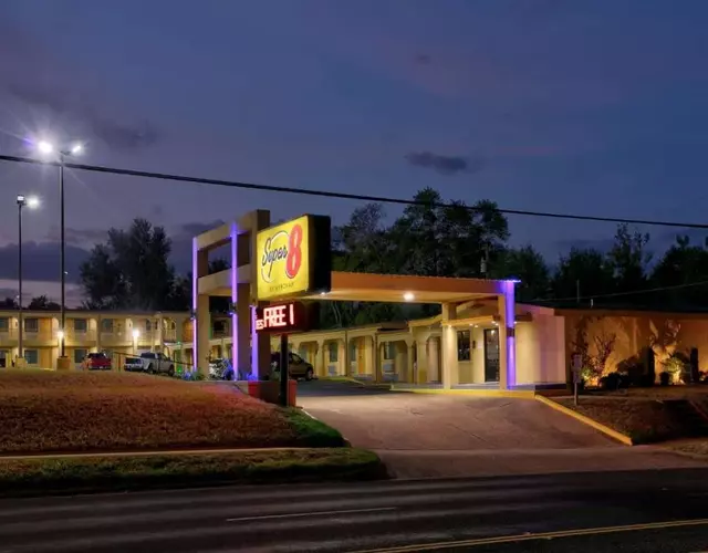 Super 8 by Wyndham Palestine TX