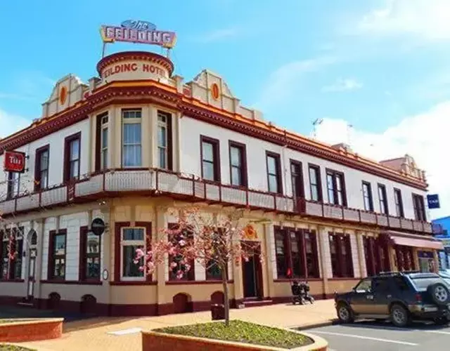 Feilding Hotel