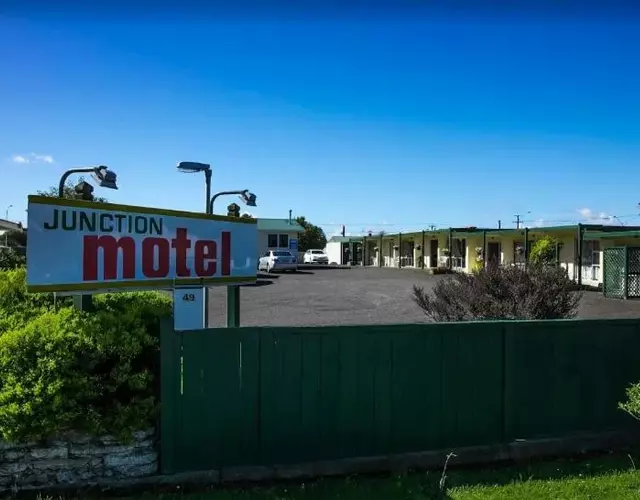 Junction Motel Sanson-Truck Motel