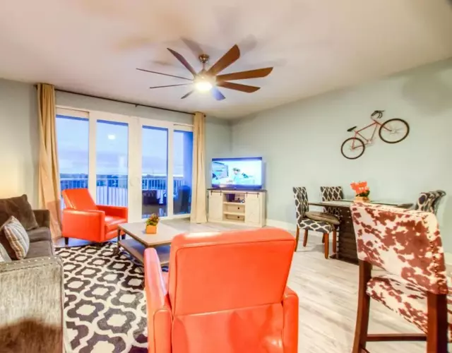 Laketown Wharf 535 By Aneliya