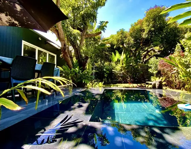 Tiny house with pool near Vaiava beach