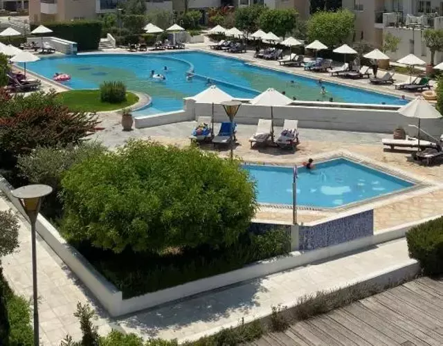 Elysia Park pool view apartment