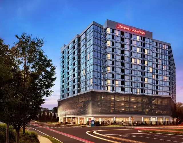 Hampton Inn & Suites Teaneck/Glenpointe