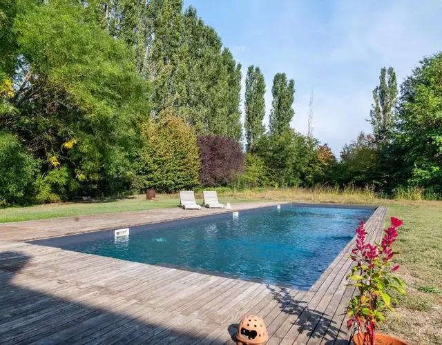 Splendido apt con piscina e parking a Colorno