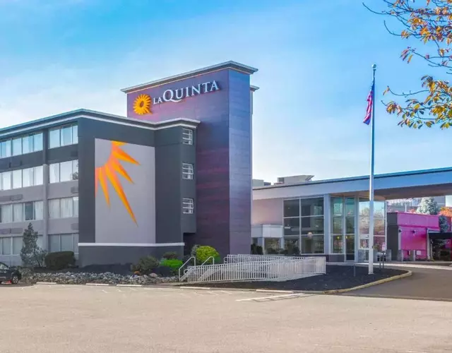 La Quinta by Wyndham Clifton/Rutherford