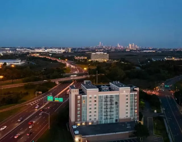 Renaissance Meadowlands Hotel