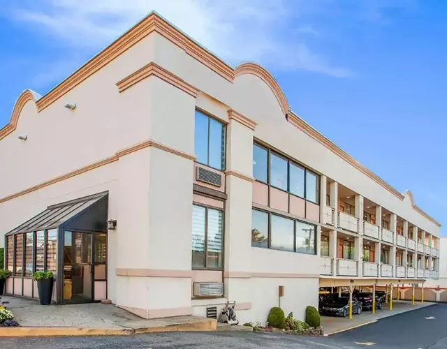 Super 8 by Wyndham Meadowlands
