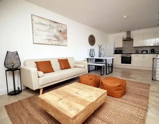 Rustic Elegant Retreat Opposite Stadium