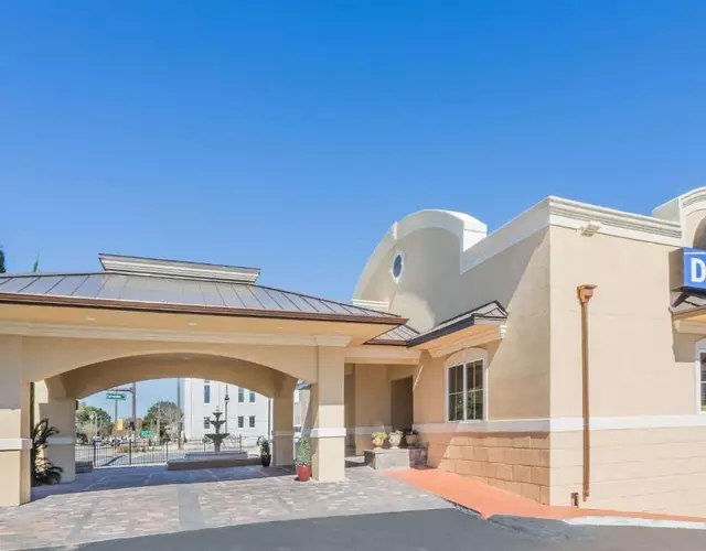 Days Inn by Wyndham Pensacola - Historic Downtown