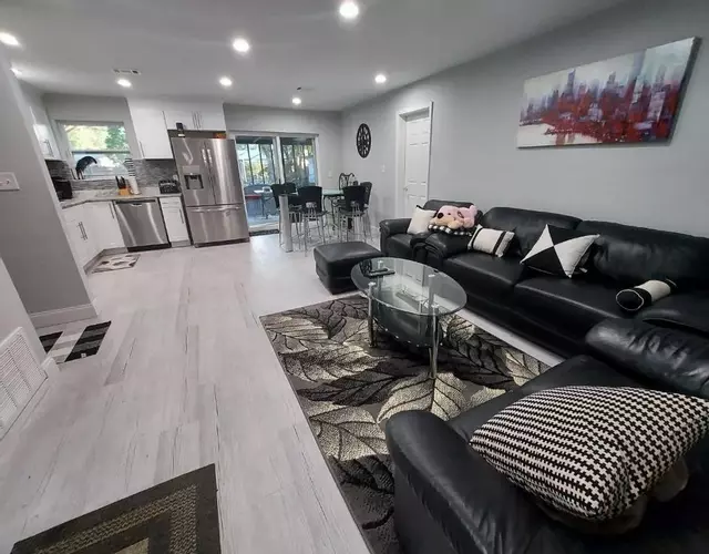 Nice house between two beaches.