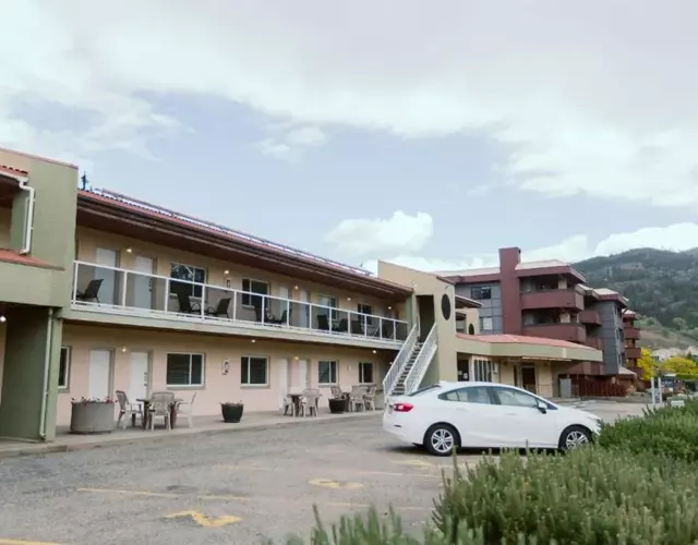 Waterfront Inn