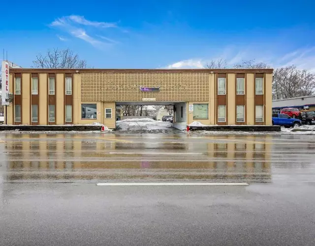 OYO Hotel Downtown Peoria I-74