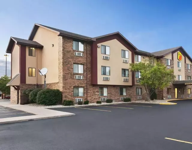 Super 8 by Wyndham Peoria