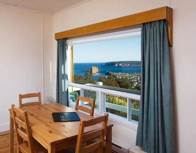 Au Pic de l'Aurore Motel-Chalets