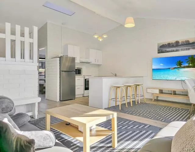 Alpha 9 - Central 3BR Apt l Ski Storage l Smart TVs l WiFi